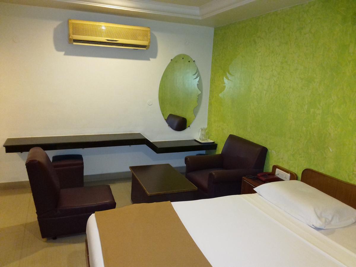 Sri Srinivasar Residency Hotel Vellore Buitenkant foto