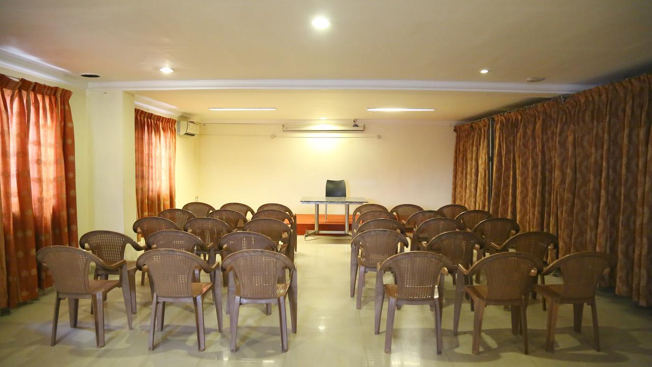 Sri Srinivasar Residency Hotel Vellore Buitenkant foto