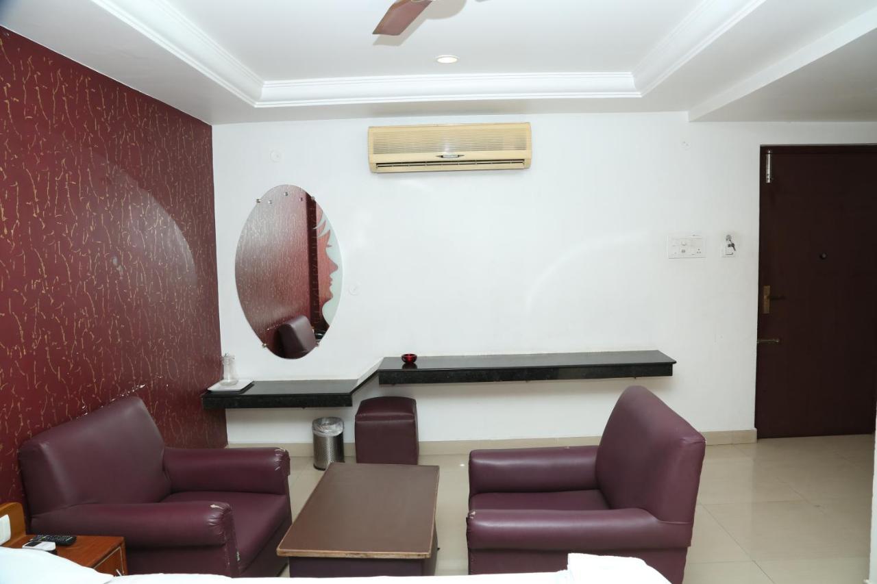Sri Srinivasar Residency Hotel Vellore Buitenkant foto